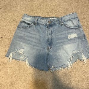 Light wash Jean shorts in a size 11